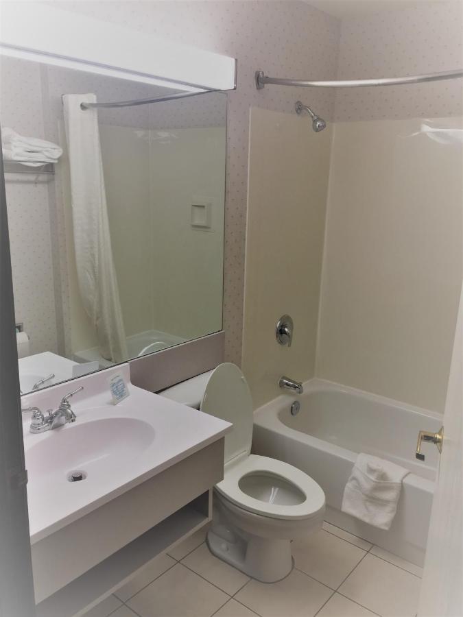 Queen Studio Suite - Smoking at Microtel Inn & Suites by Wyndham
