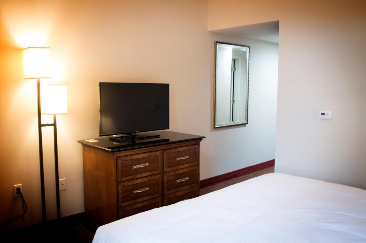 Deluxe King Room at Hotel Clariana