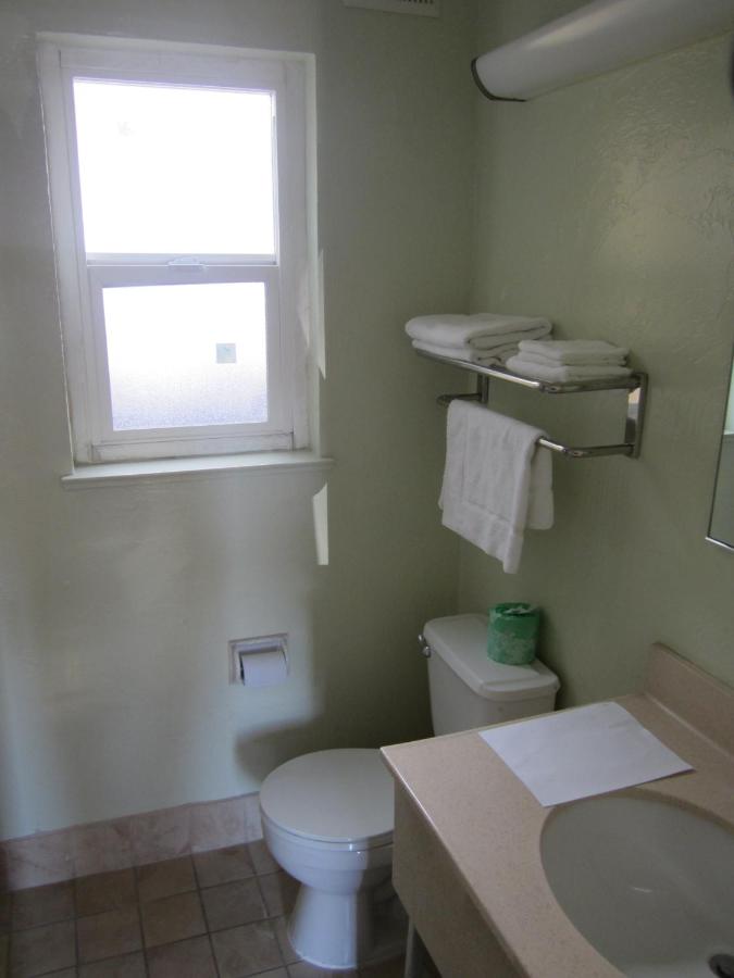 | Civic Center Lodge / Lake Merritt BART