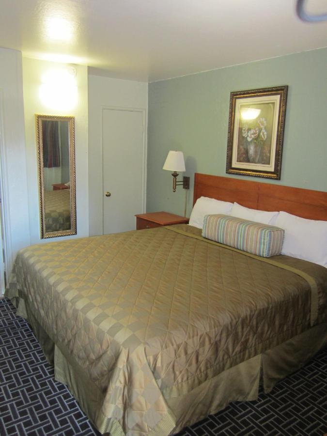 | Civic Center Lodge / Lake Merritt BART