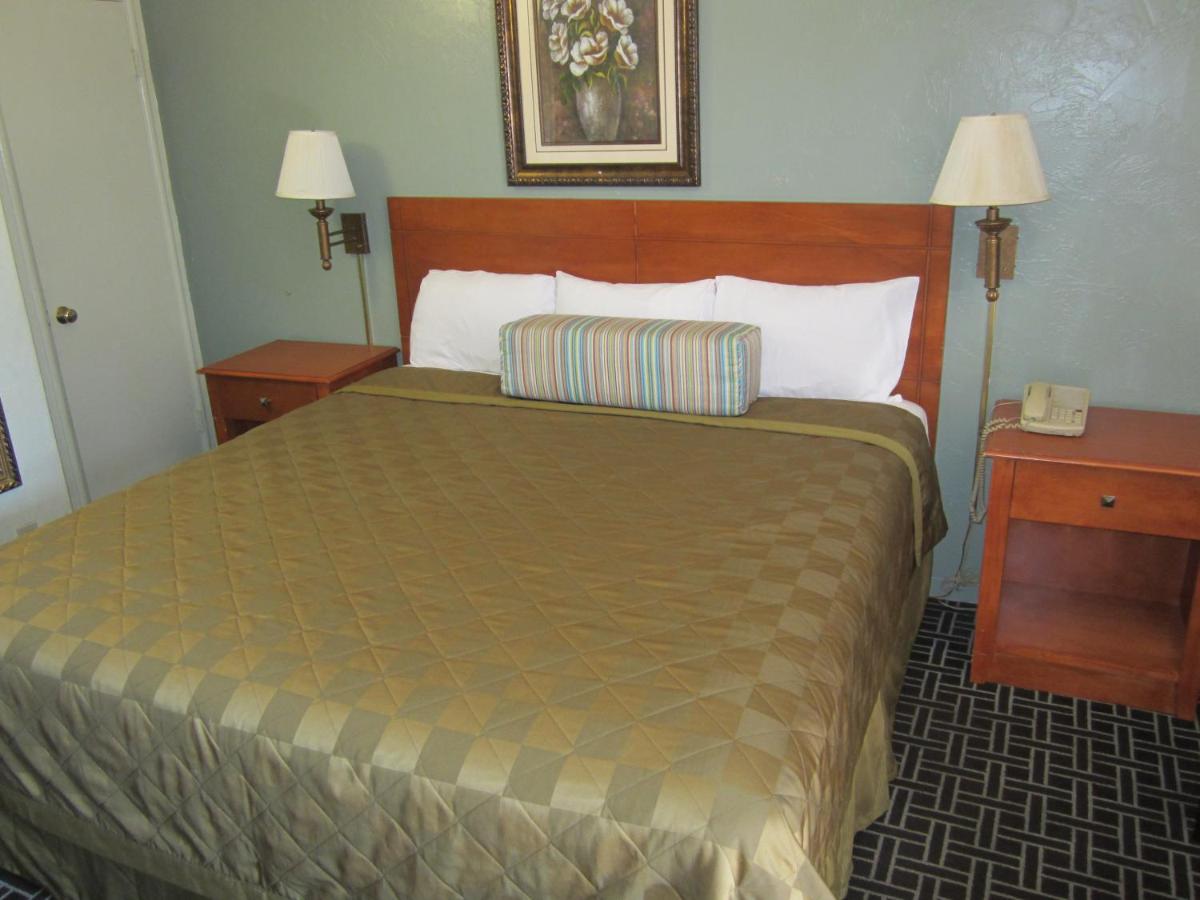 | Civic Center Lodge / Lake Merritt BART