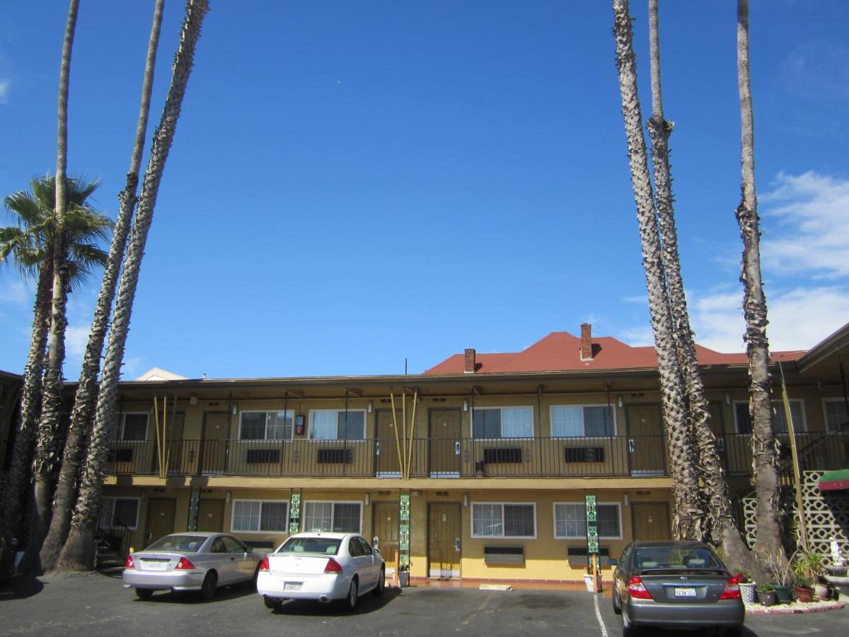 | Civic Center Lodge / Lake Merritt BART