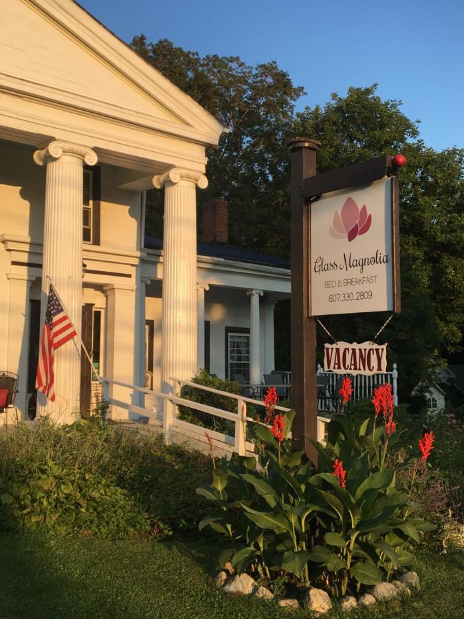| Glass Magnolia Bed & Breakfast