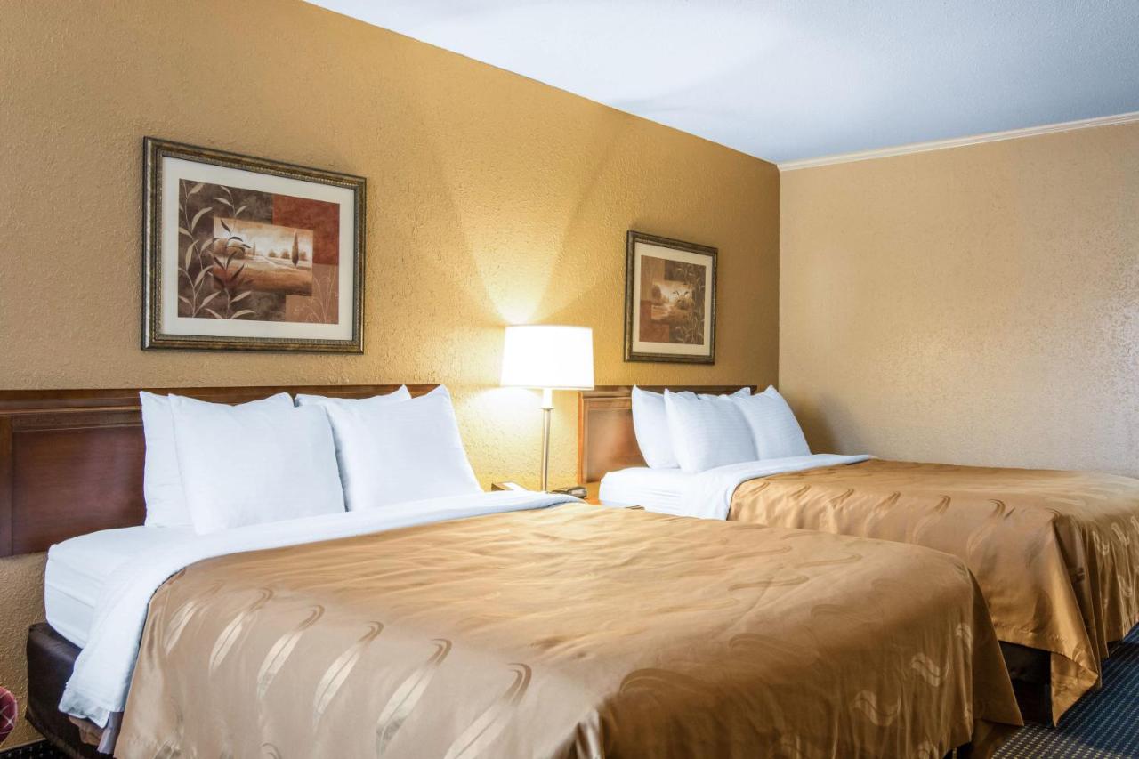 Queen Room with Two Queen Beds - Smoking at Quality Inn Arkadelphia - University Area
