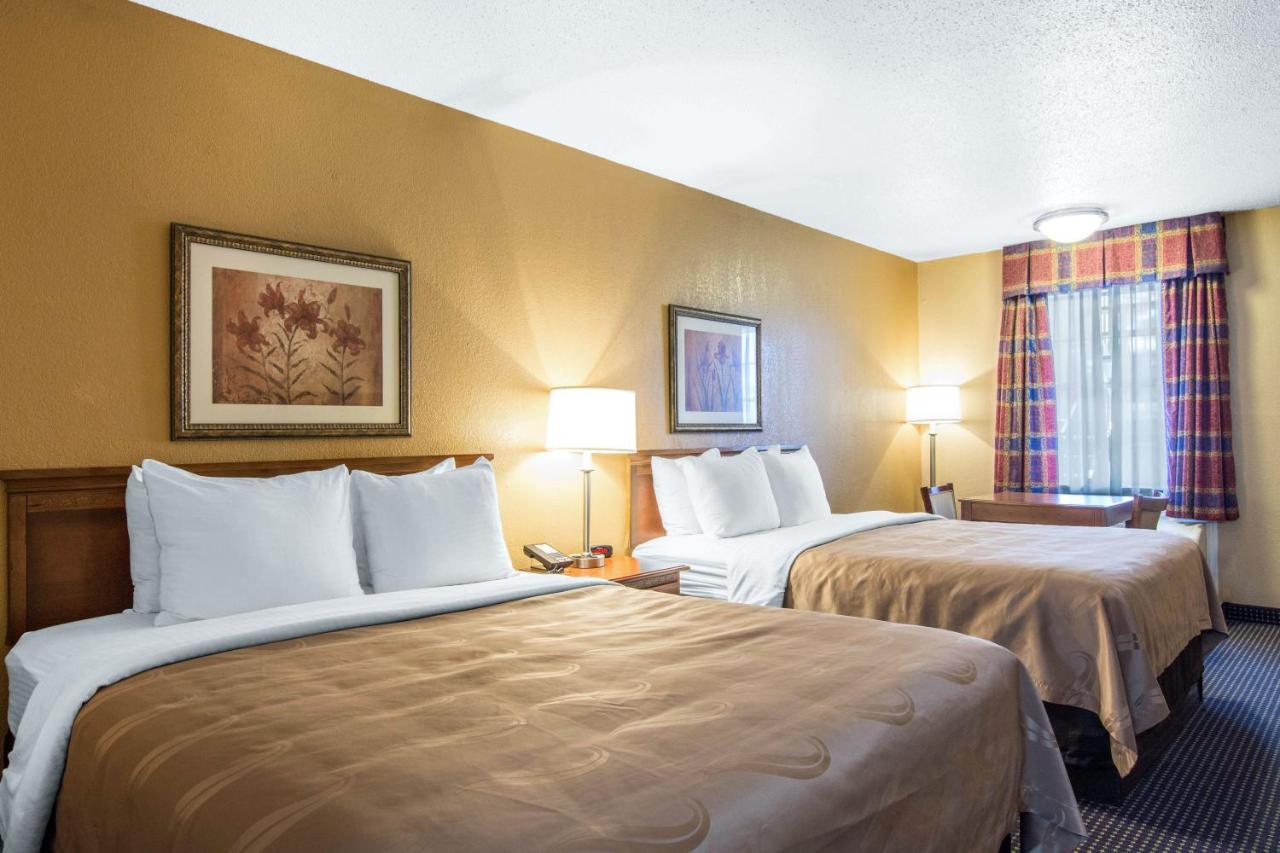 Queen Room with Two Queen Beds - Smoking at Quality Inn Arkadelphia - University Area