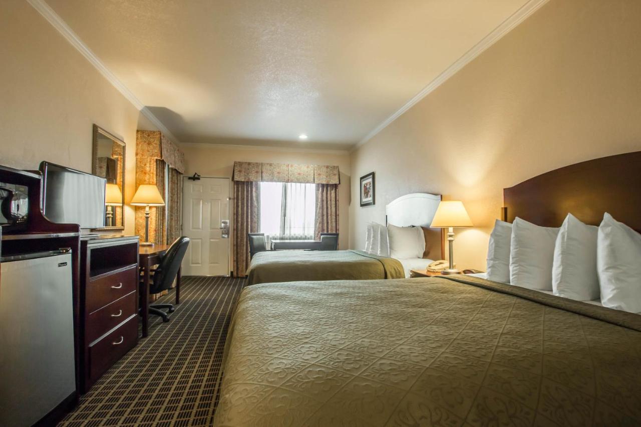 Standard Queen Room with Two Queen Beds and Roll In Shower - Accessible/Non-Smoking at Quality Inn Temecula Valley Wine Country