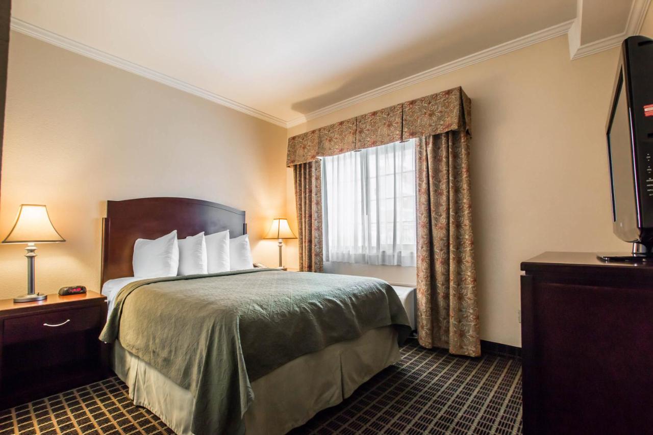 Standard Queen Room - Non-Smoking at Quality Inn Temecula Valley Wine Country