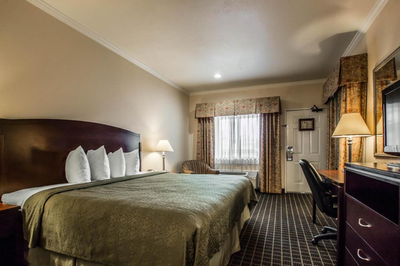 Deluxe King Room with Sofa Bed - Non-Smoking at Quality Inn Temecula Valley Wine Country