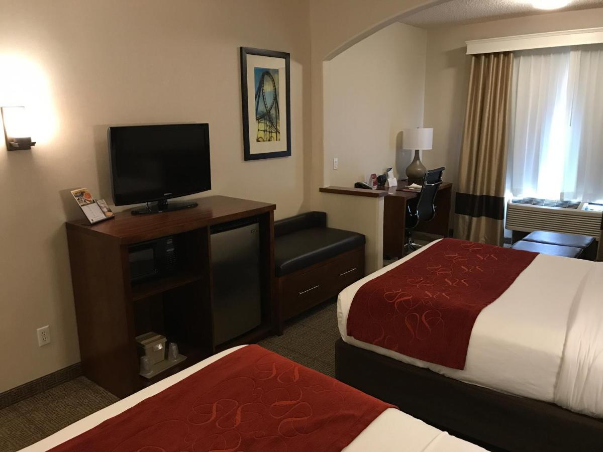Queen Suite with Two Queen Beds - Non-Smoking at Comfort Suites Near Six Flags Magic Mountain