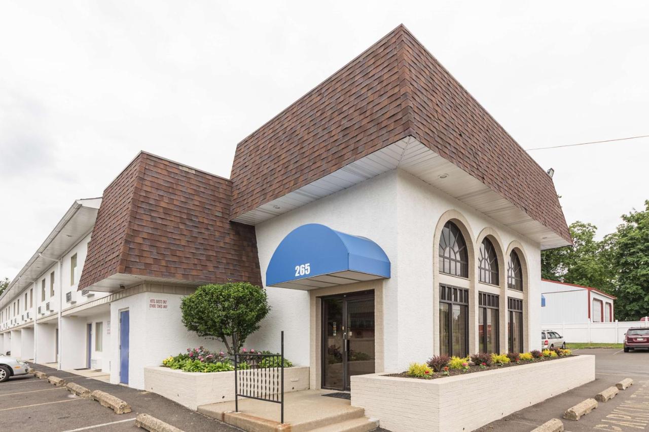 | Motel 6-Warminster, PA