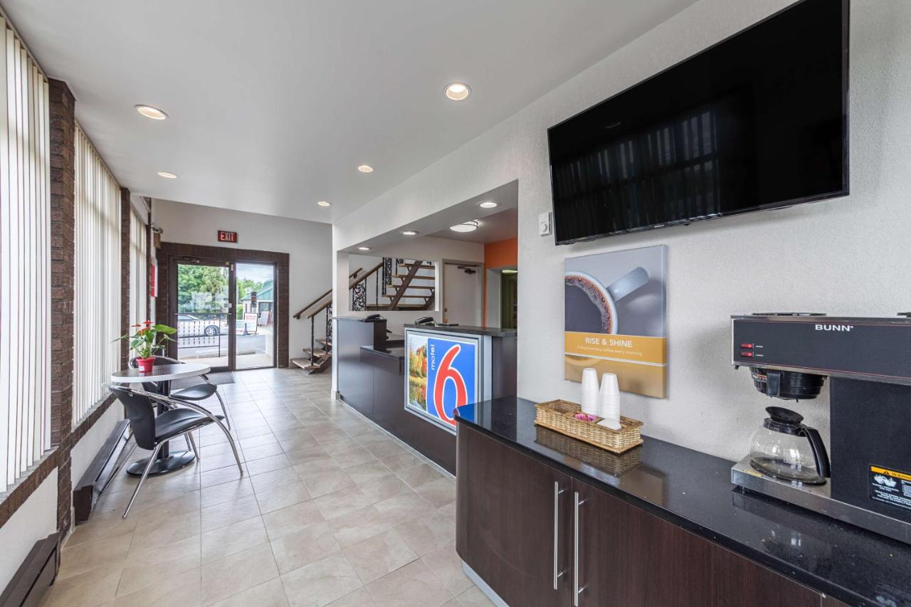 | Motel 6-Warminster, PA