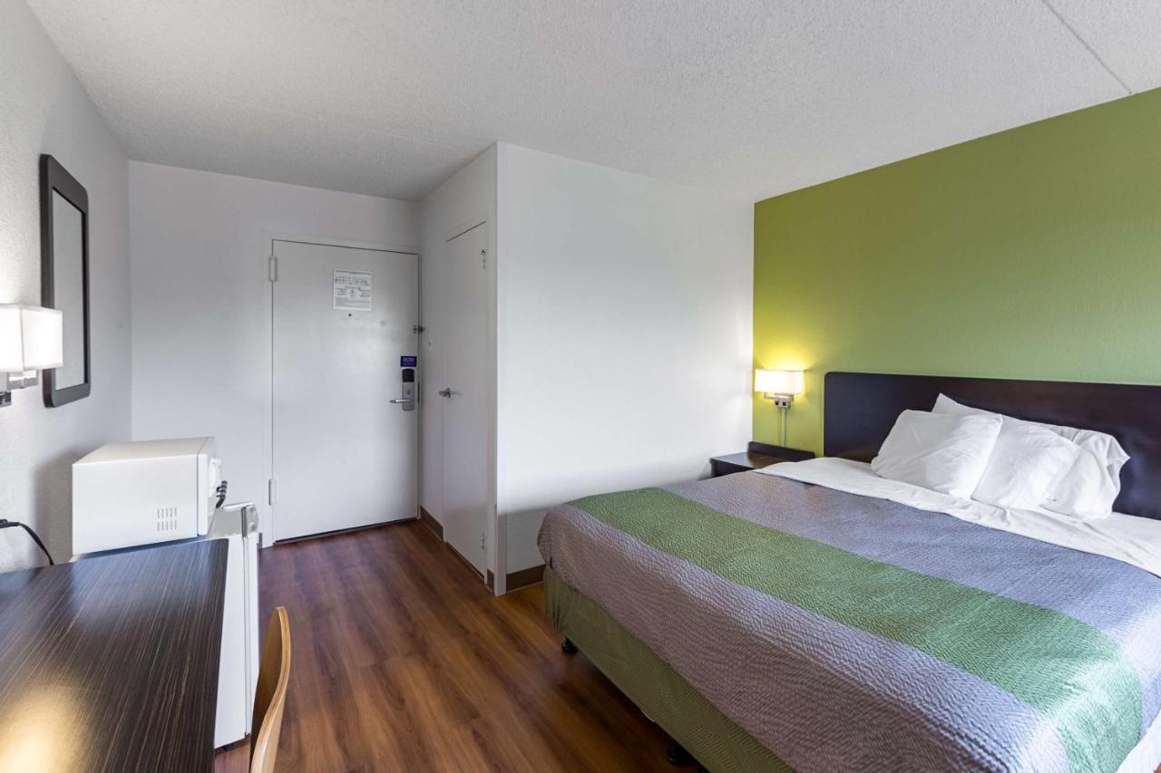 | Motel 6-Warminster, PA