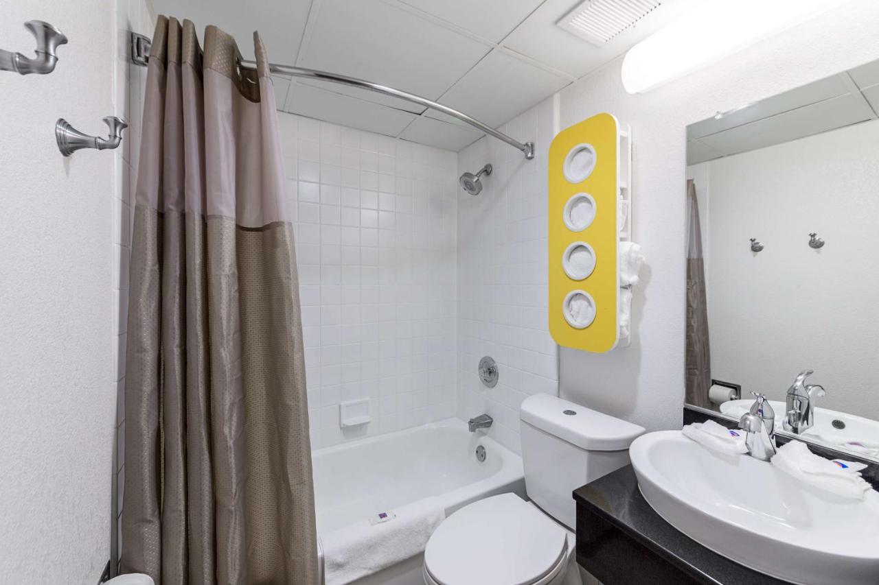 | Motel 6-Warminster, PA