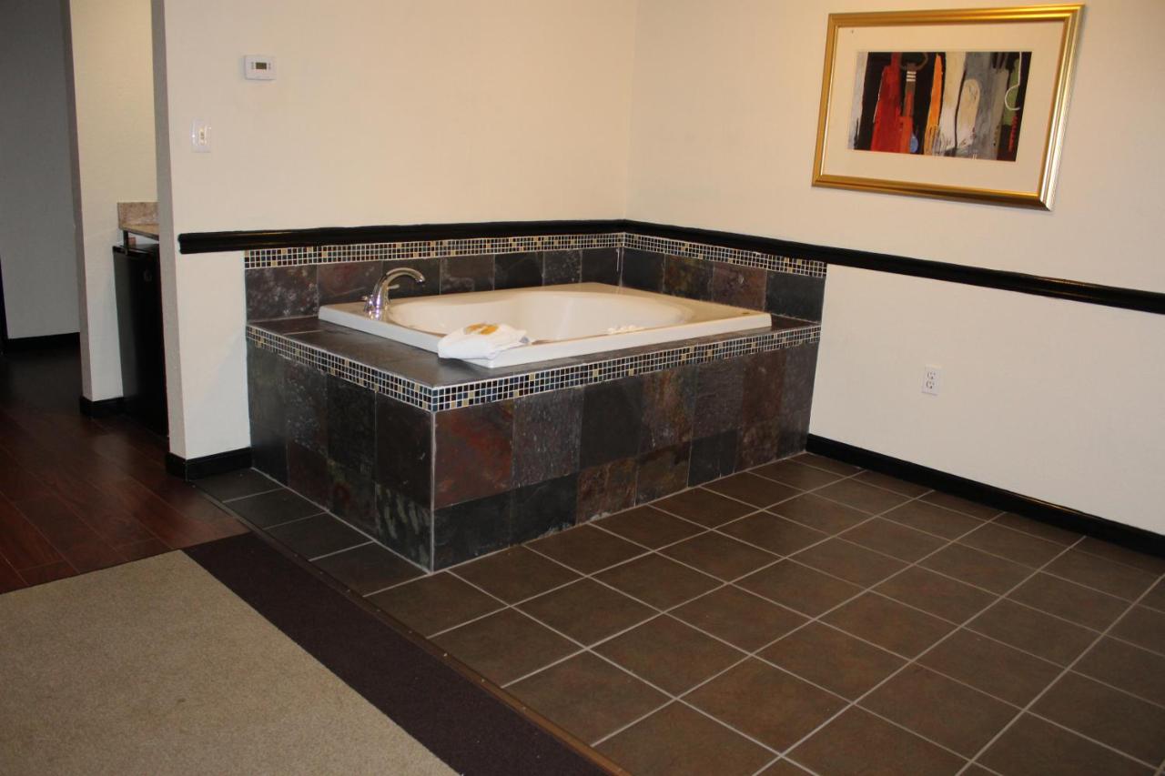 King Room with Spa Bath at Noble Suites