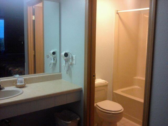 | Quail's Nest Inn & Suites