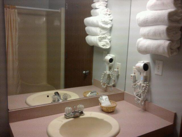 | Quail's Nest Inn & Suites