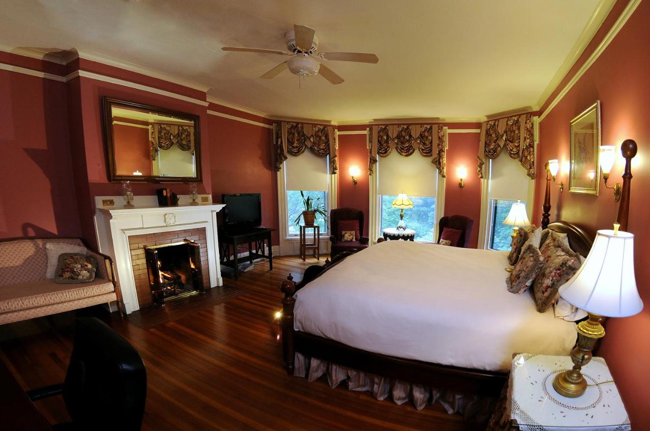 | The Oliver Inn