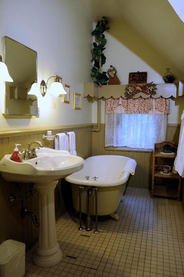 | The Oliver Inn
