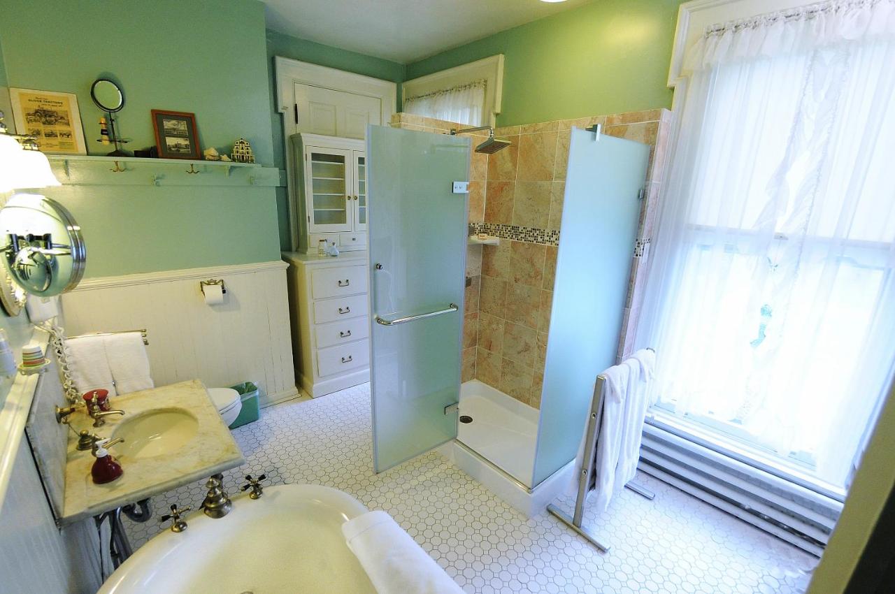 | The Oliver Inn