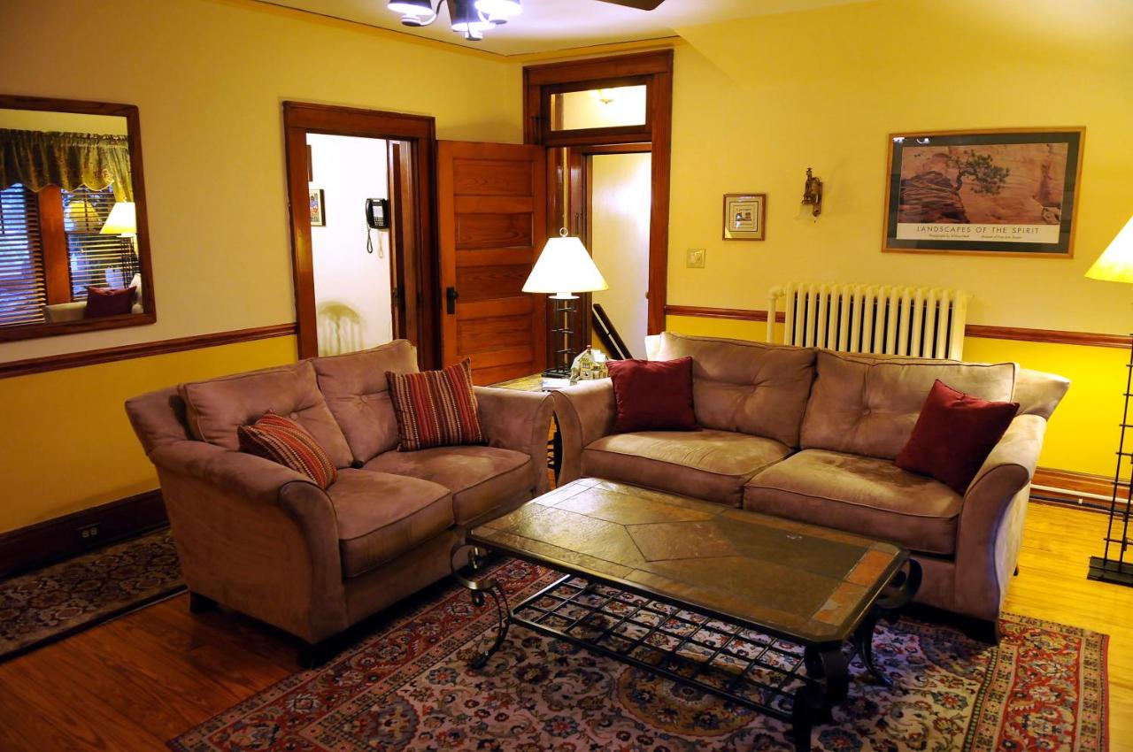 | The Oliver Inn