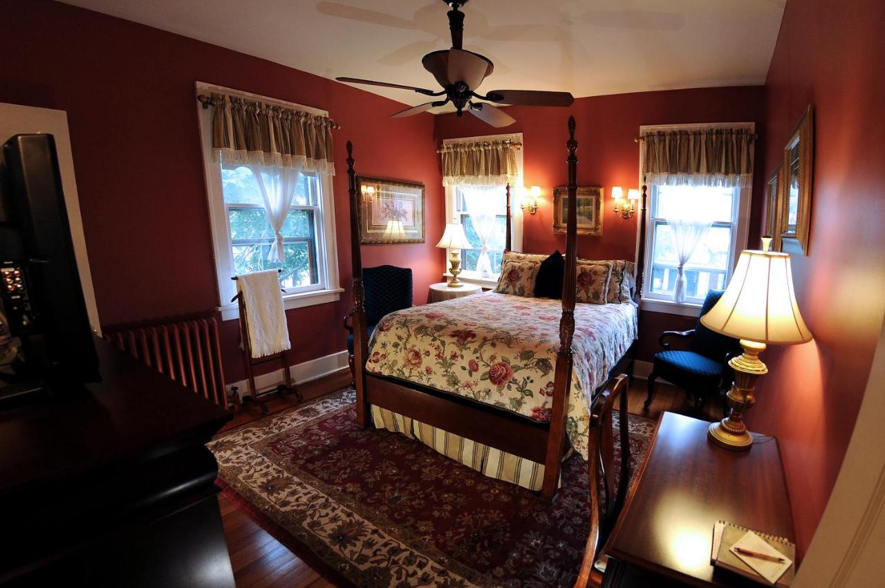 | The Oliver Inn