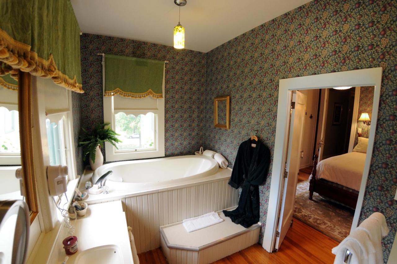  | The Oliver Inn