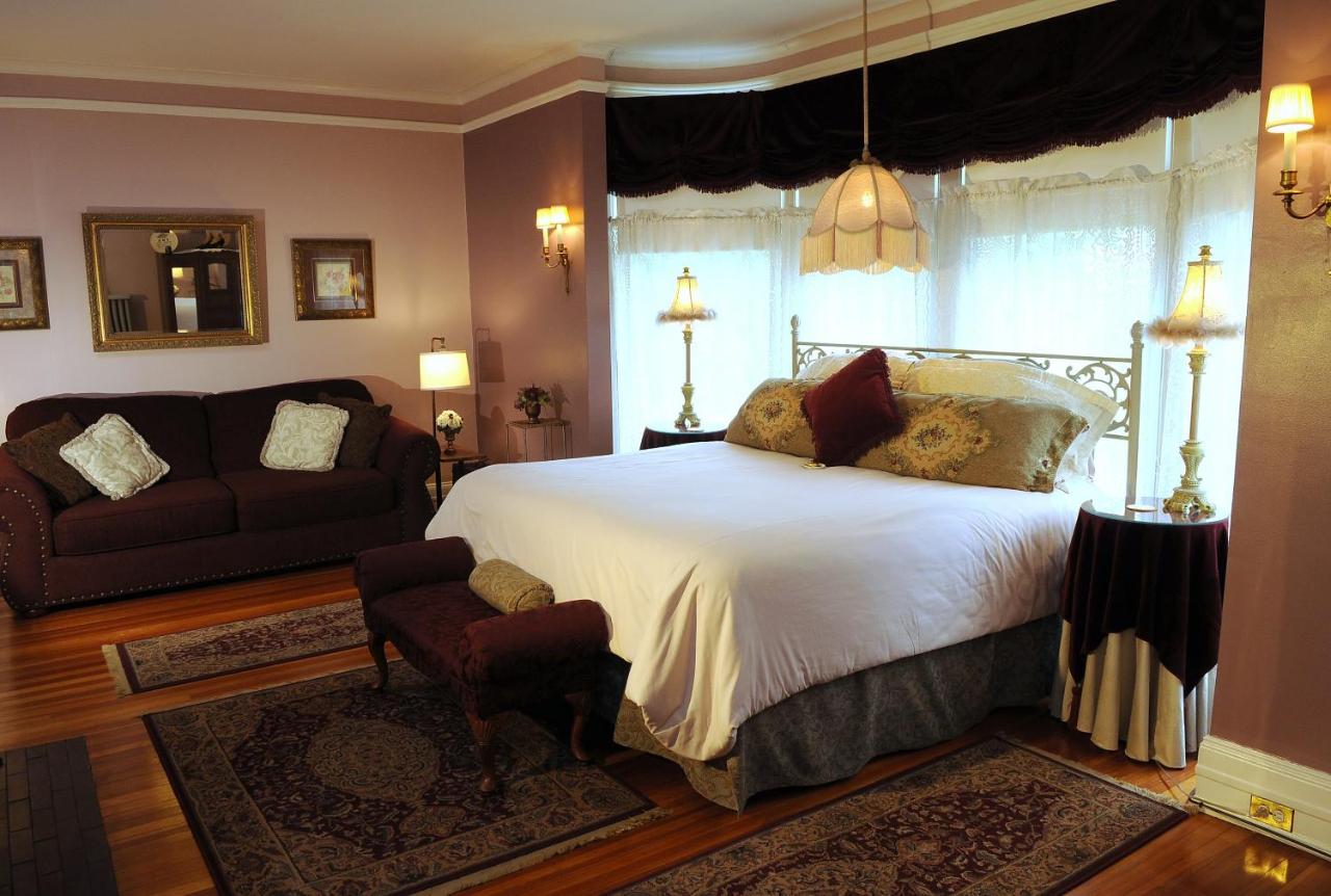 | The Oliver Inn