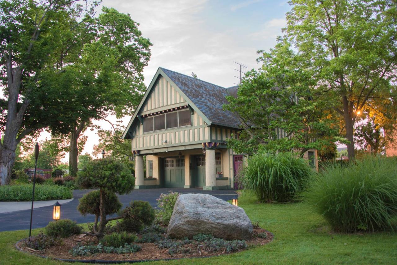 | The Oliver Inn