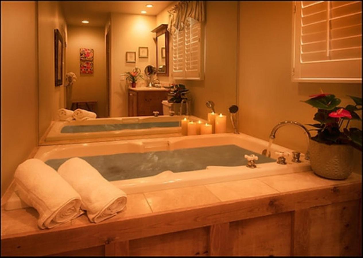 | Carmel Country Inn