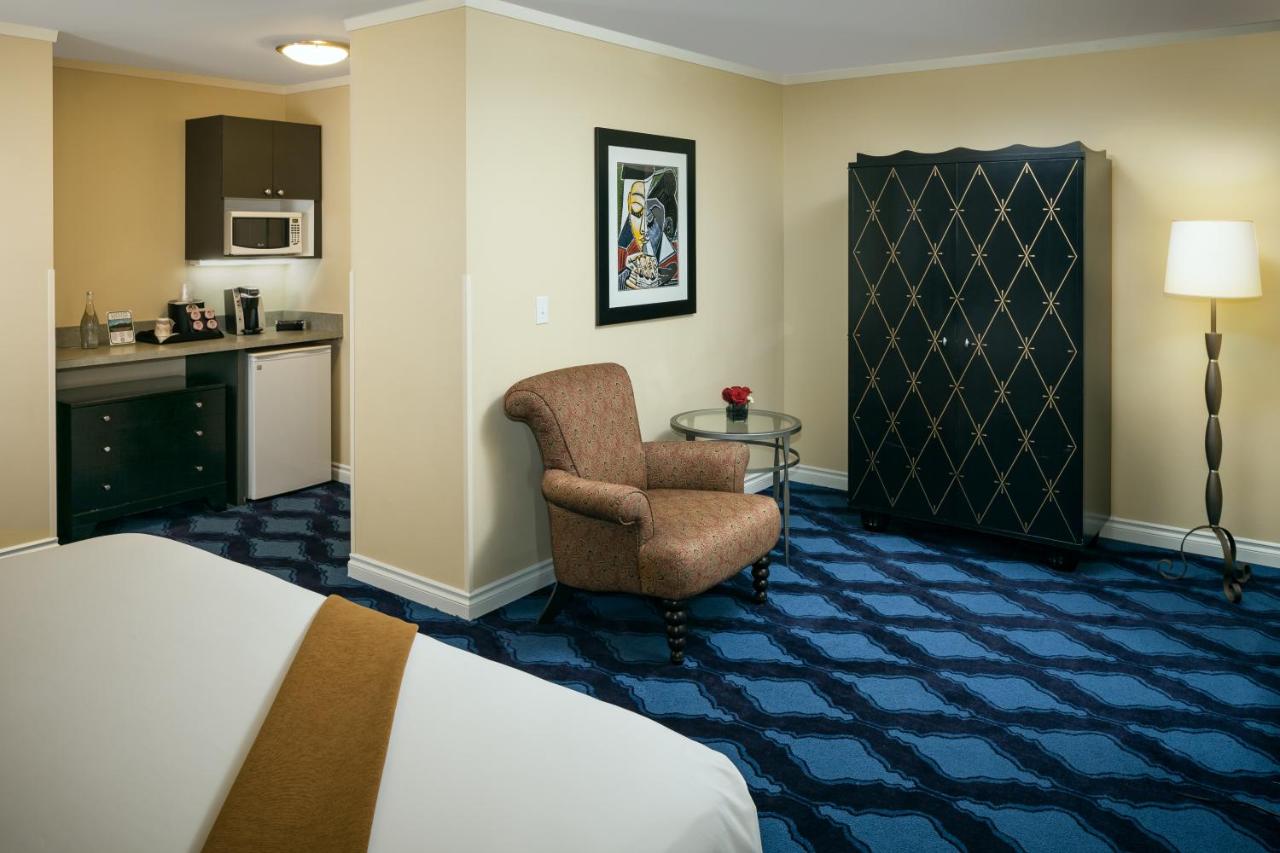 Deluxe King Room at Plaza Inn & Suites at Ashland Creek