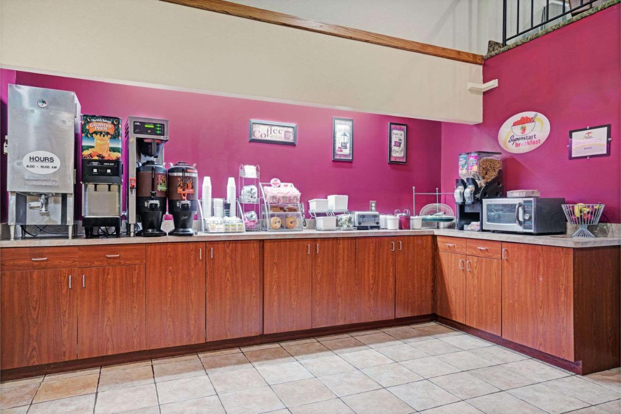 | Super 8 by Wyndham Rogers Minnesota