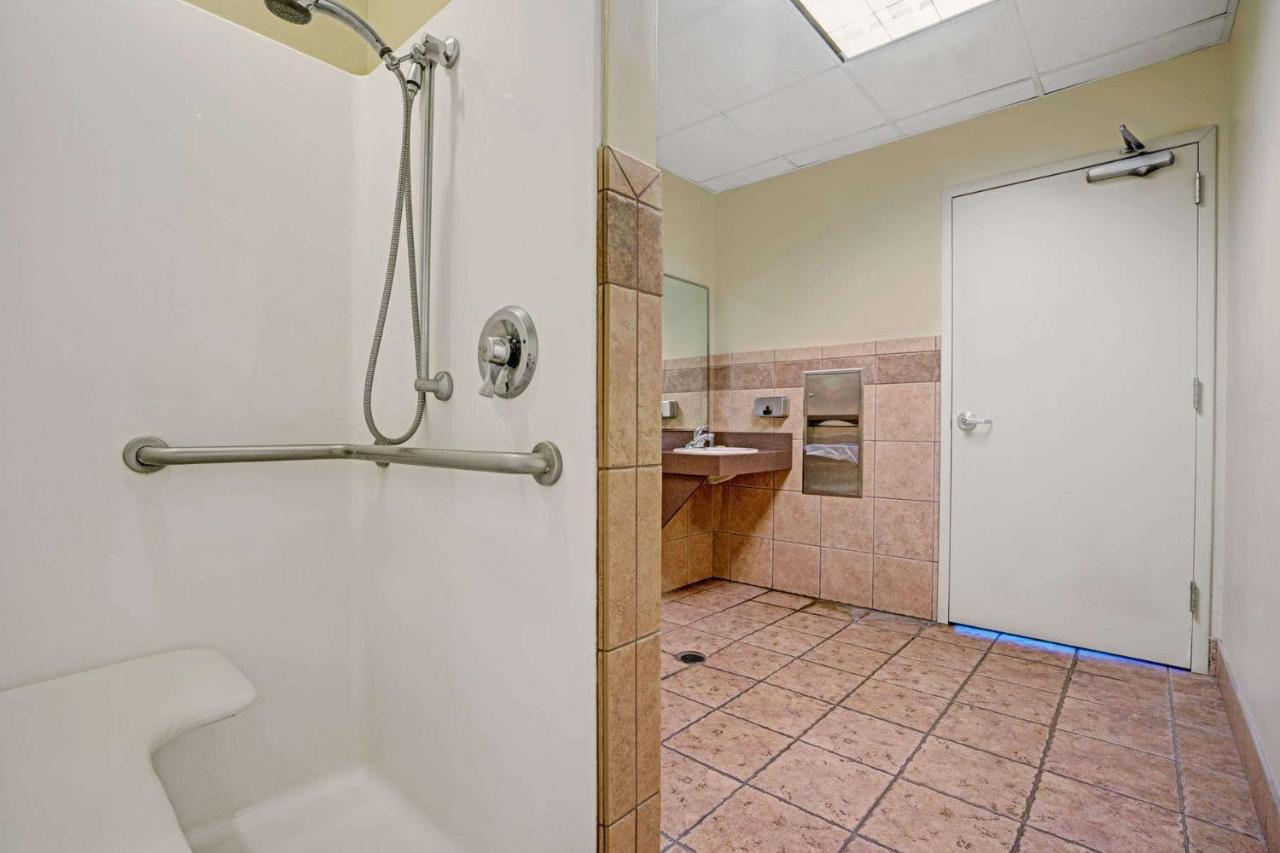 | Super 8 by Wyndham Rogers Minnesota