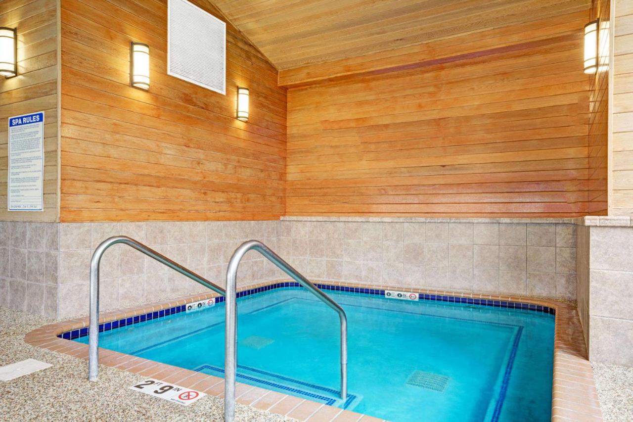 | Super 8 by Wyndham Rogers Minnesota