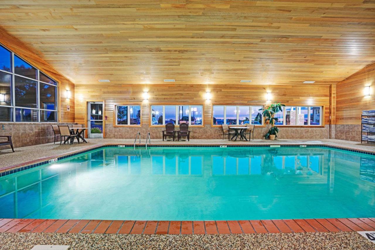| Super 8 by Wyndham Rogers Minnesota