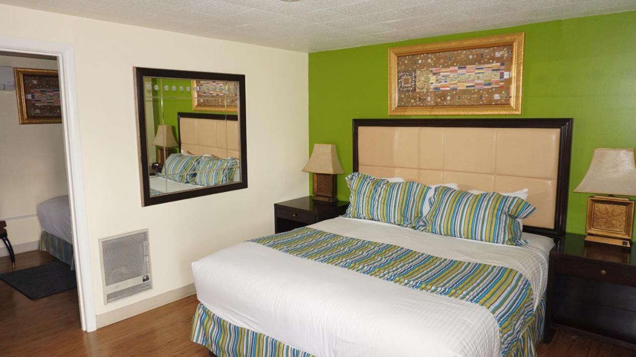| Eagle Crater Lake Inn