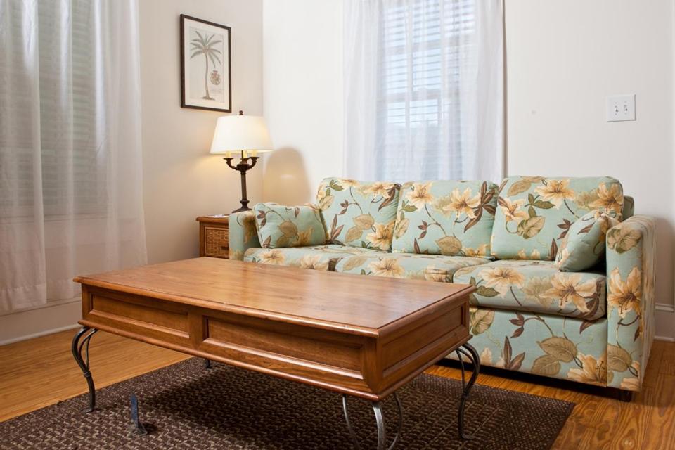 Arch House Two-Bedroom at Island City House Hotel