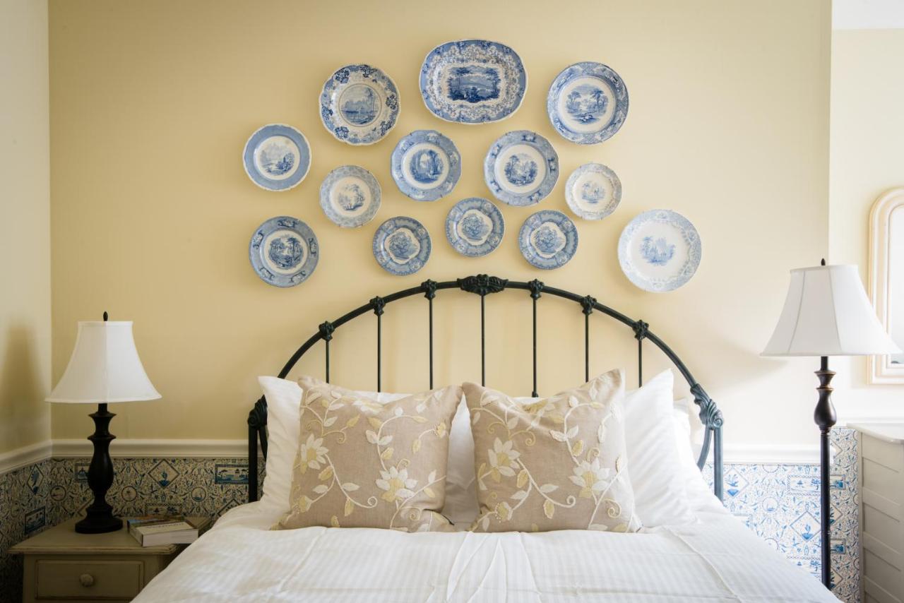 | Four Columns Inn