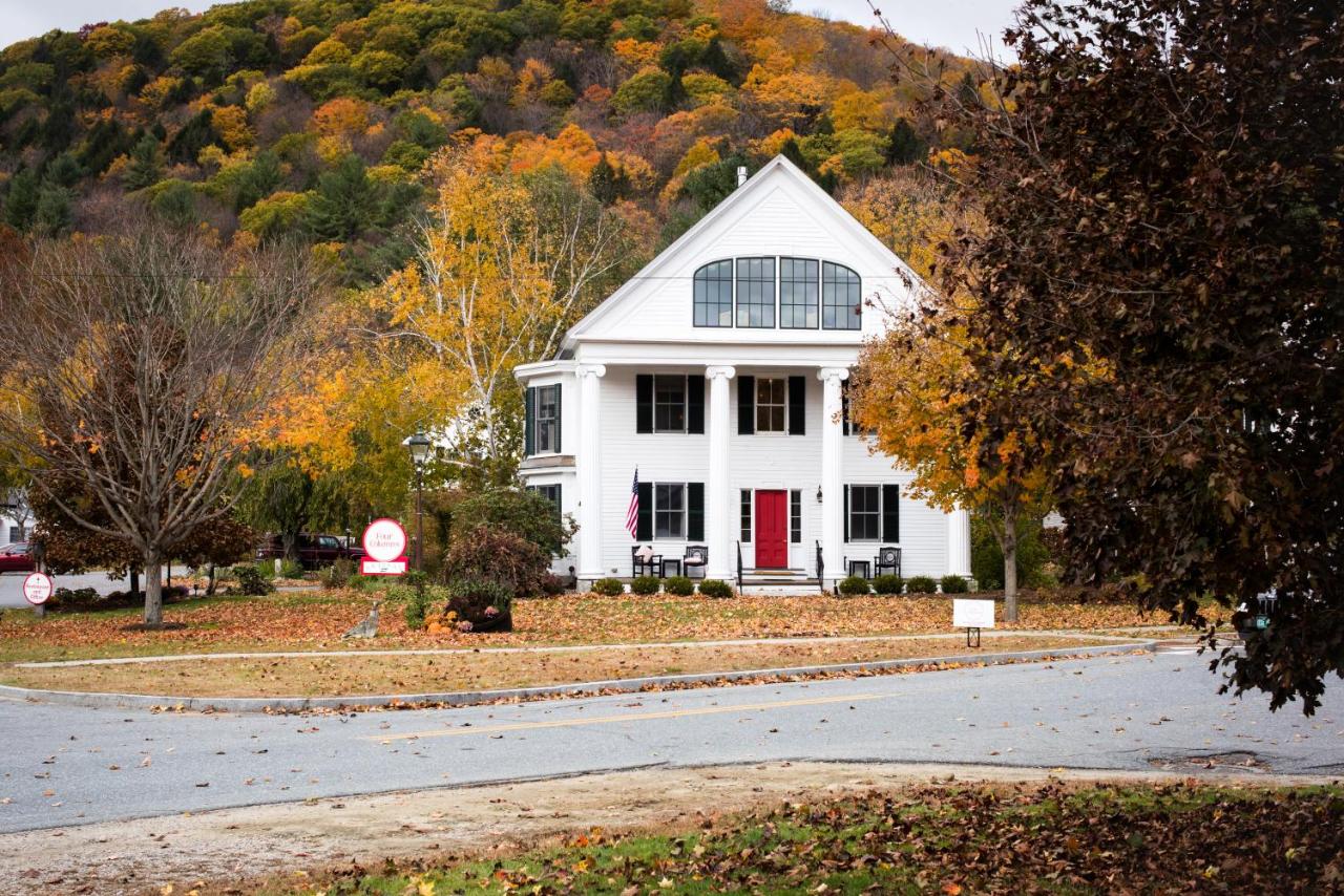  | Four Columns Inn