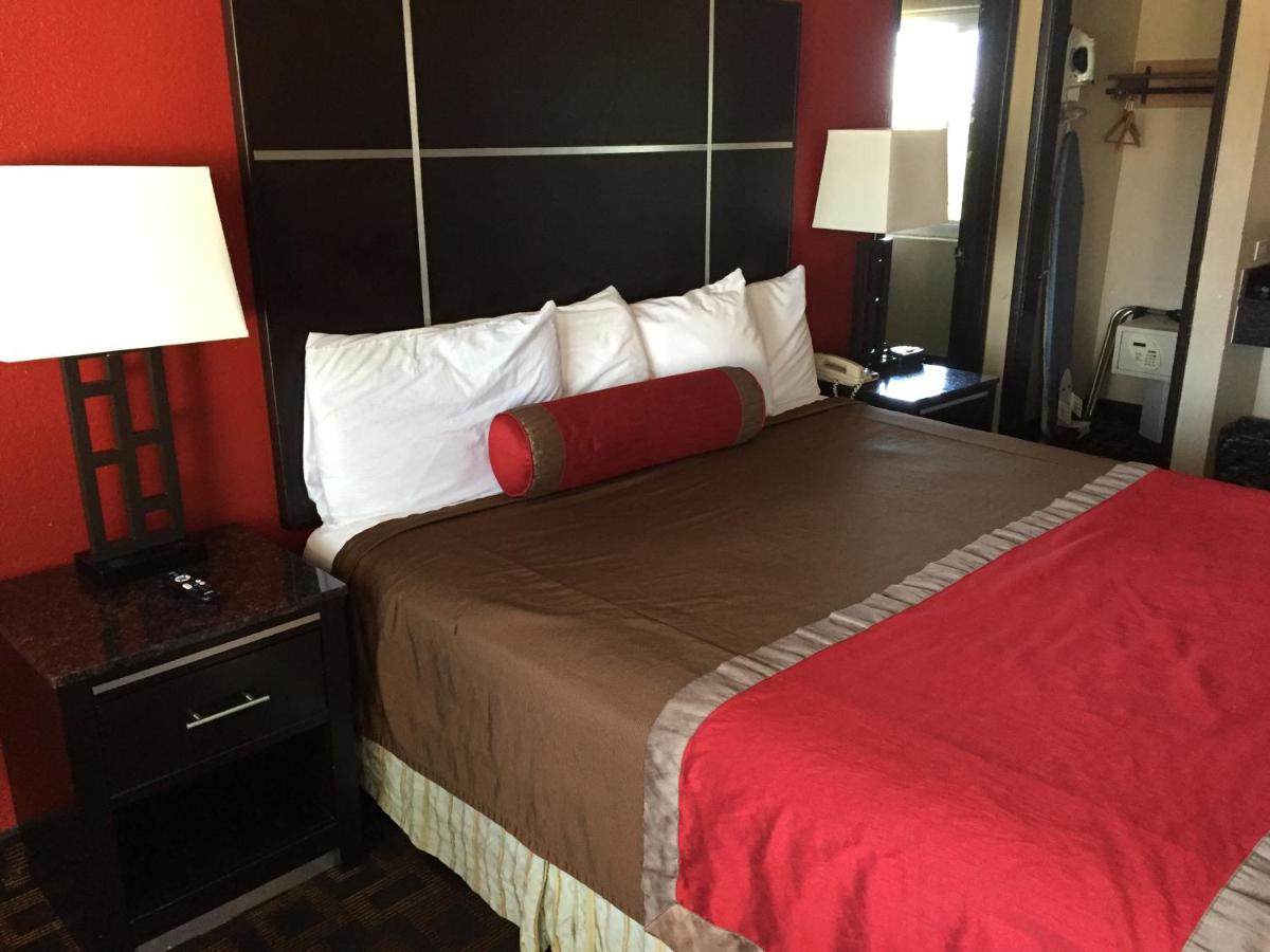 Two-Bedroom Suite at Harbor Inn & Suites