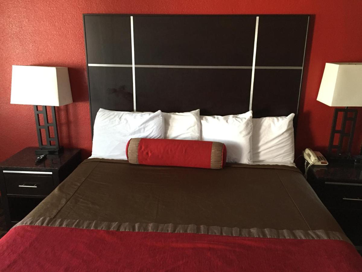 Two-Bedroom Suite at Harbor Inn & Suites
