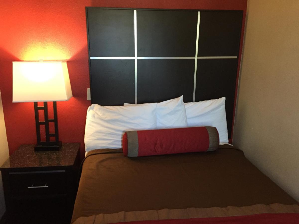Two-Bedroom Suite at Harbor Inn & Suites