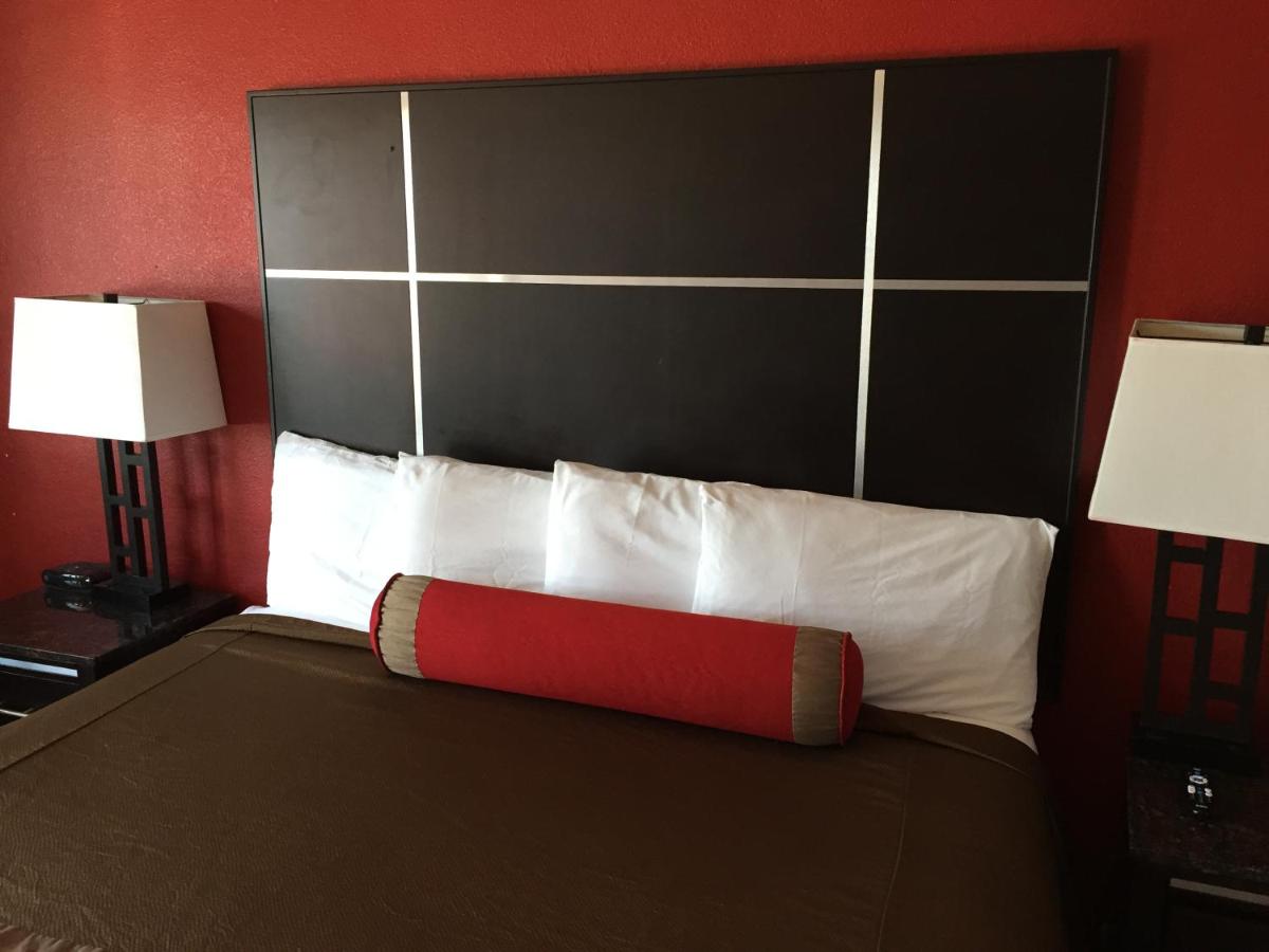 King Room at Harbor Inn & Suites