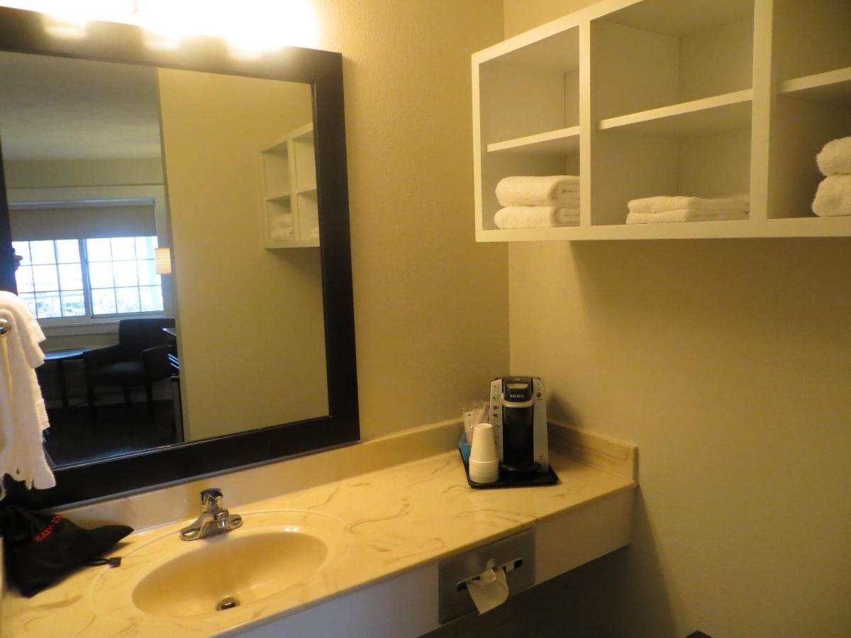 | Brio Beach Inn