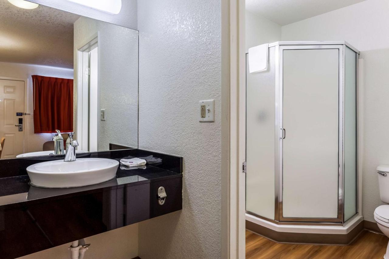 | Motel 6 Sacremento, Ca - Downton