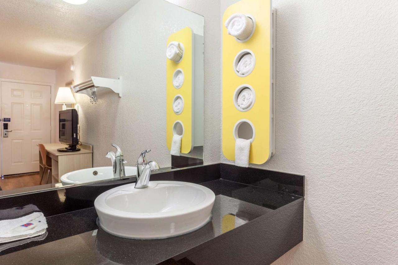 | Motel 6 Sacremento, Ca - Downton