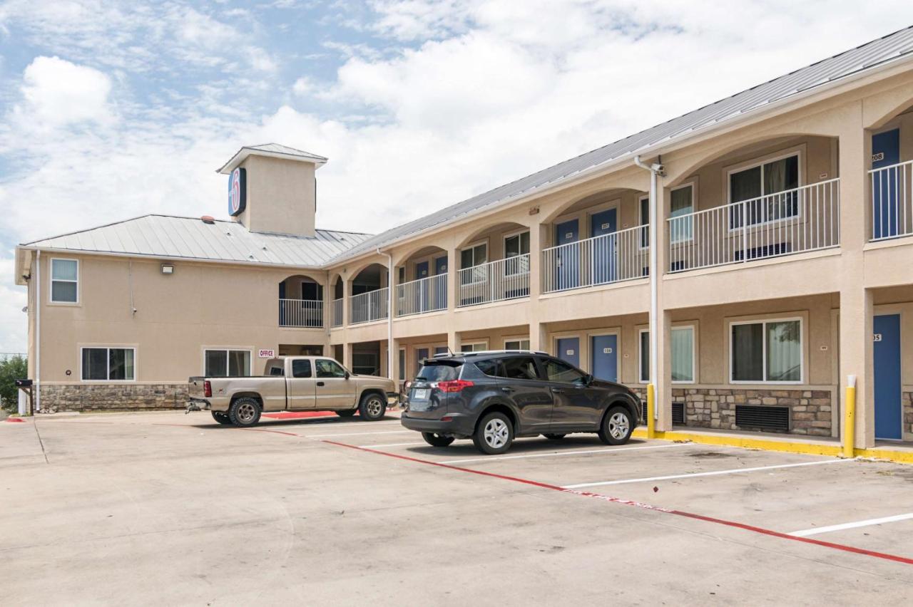 | Motel 6-Azle, TX