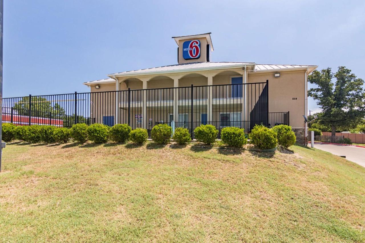 | Motel 6-Azle, TX