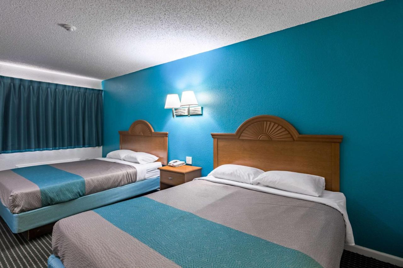 | Motel 6-Azle, TX