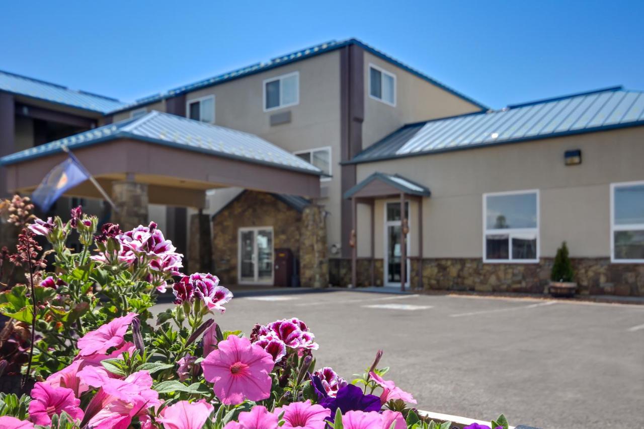 | Yellowstone West Gate Hotel