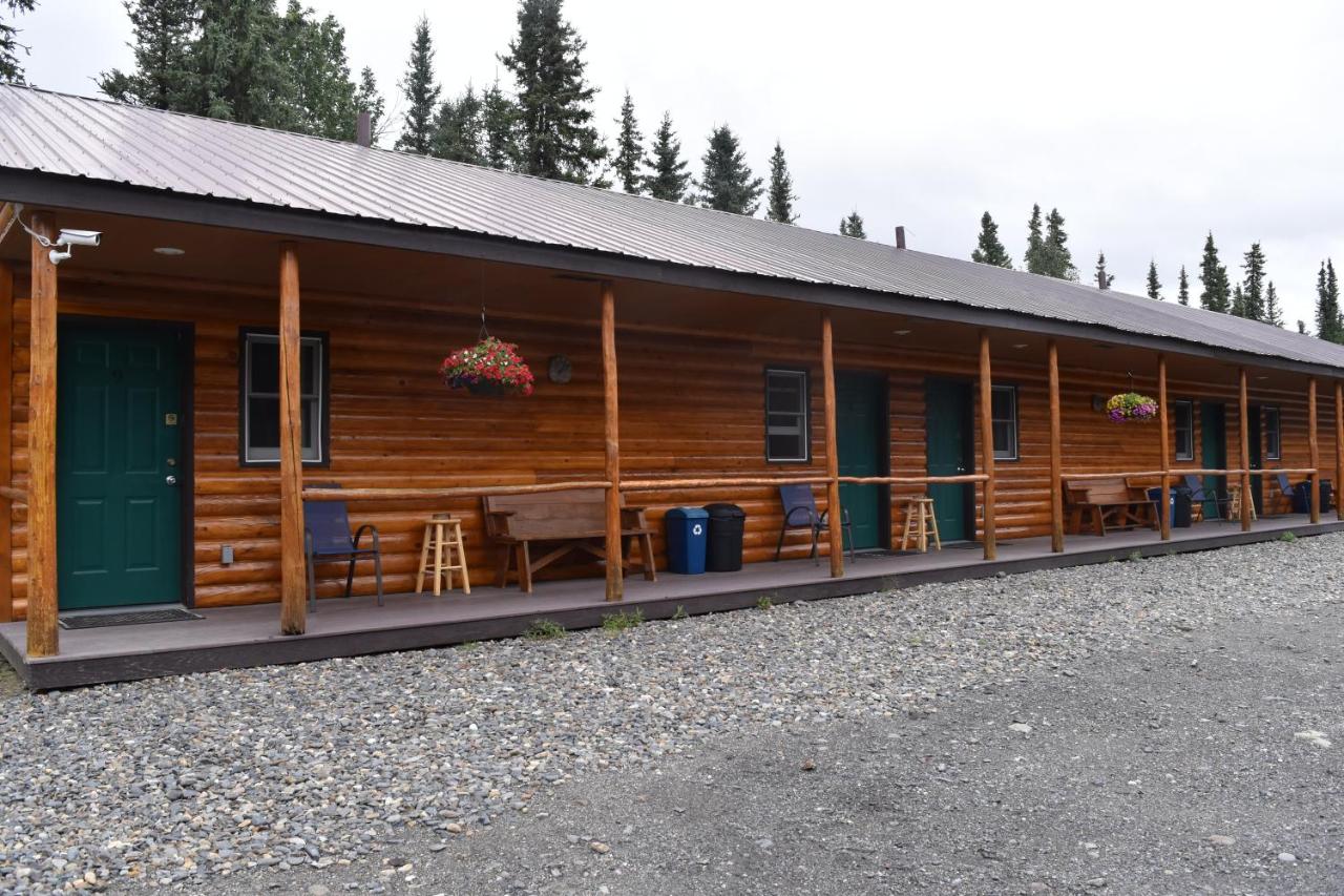 | Backwoods Lodge